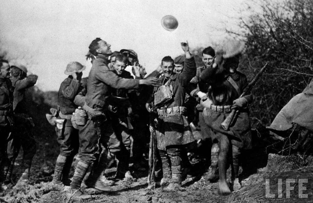 Soldados celebrando el fin de la Primera Guerra Mundial. Archivo revista Life