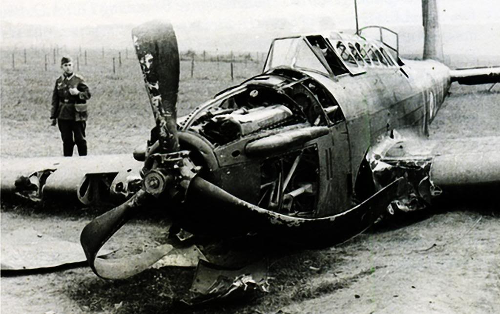 Un Fairey Battle MkII  JN I K9390 perteneciente al Escuadrón Nº 150 de la RAF, estrellado el 10 de Mayo de 1942, en Luxemburgo