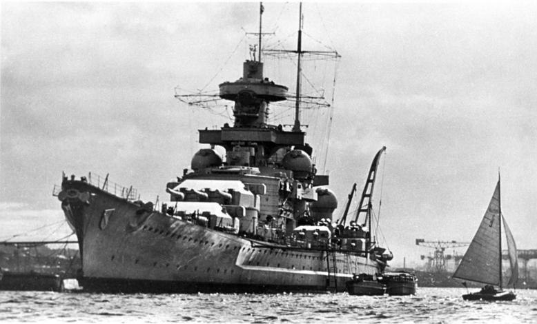 El DKM Scharnhorst en puerto, en 1939