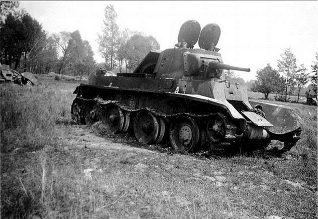 Un BT-7 destruido en Rusia, en 1941