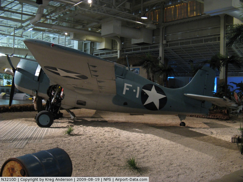 Grumman F4F-3 Wildcat Nº de Serie 12296 conservado en el Pacific Aviation Museum en Ford Island, Hawai