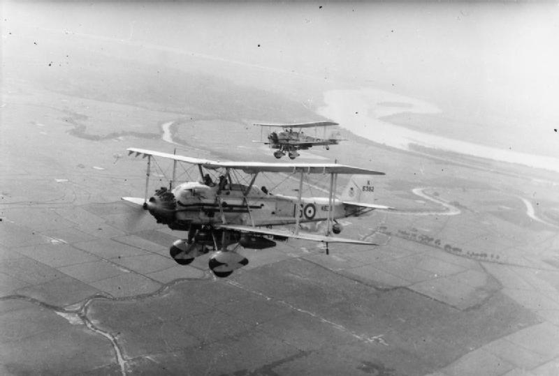 Vickers Vildebeest Mark III, pertenecientes al Escuadrón Nº 100, sobrevolando Tavoy, en Burma, el 11 de Febrero de 1939