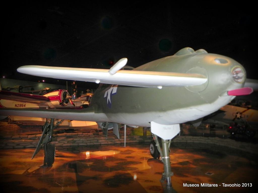 Curtiss-Wright XP-55 Ascender exhibido en el Airzoo Museum, Kalamazoo, MI
