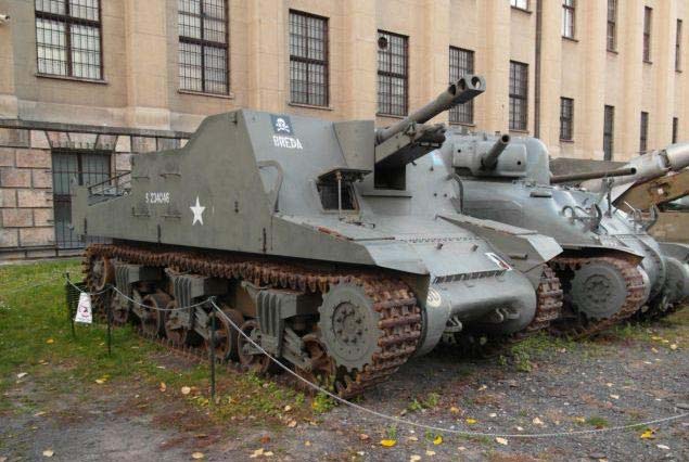 Sexton Breda conservado en el Polish Army Museum, Varsovia, Polonia