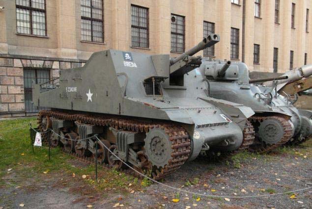 Sexton Breda conservado en el Polish Army Museum, Varsovia, Polonia Sexton Breda conservado en el Polish Army Museum, Varsovia, Polonia