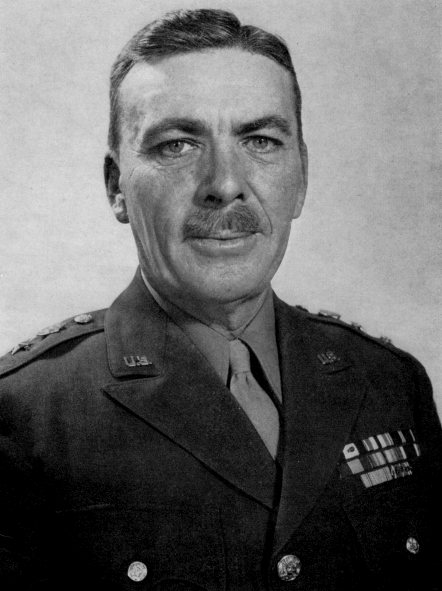 General Raymond OBarton, comandante de las tropas de playa Utah