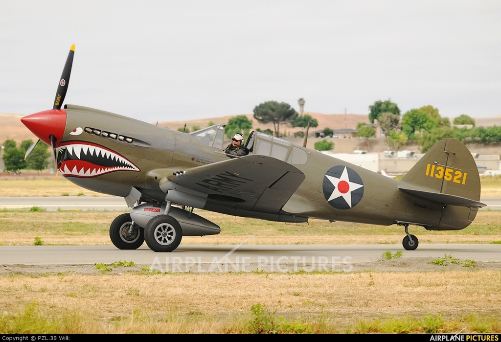 Curtiss P-40E Kittyhawk IA Nº de Serie 15411 AK940 N940AK se conserva en el Banta Aviation de Livermore, California