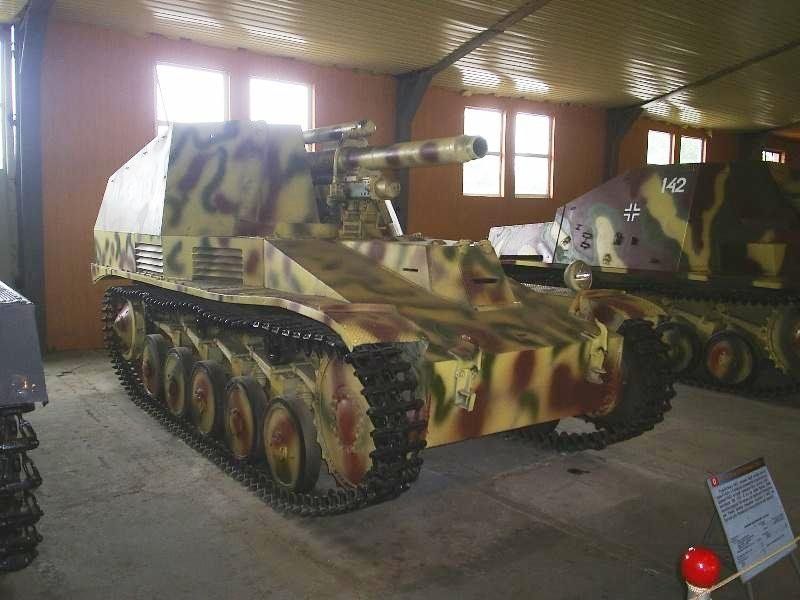 JeFH 18 2 auf Fgst Kpfw 11 SI SdKz 124 Wespe conservado en el Kubinka Tank Museum, Rusia