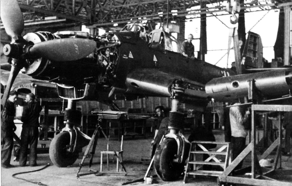 Junkers Ju 87D en la linea de montaje