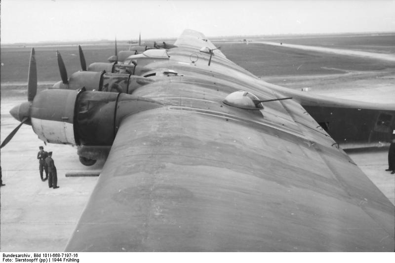 Vista de la dos torretas HDL de un Messerschmitt Me 323 E Gigant, 21 de marzo de 1944