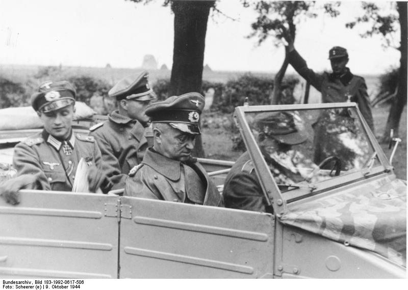 Walter Model en un Kübelwagen, 9 de octubre de 1944