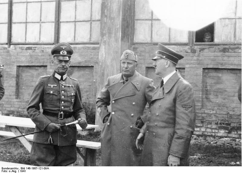 Von Rundstedt con Hitler y Mussolini