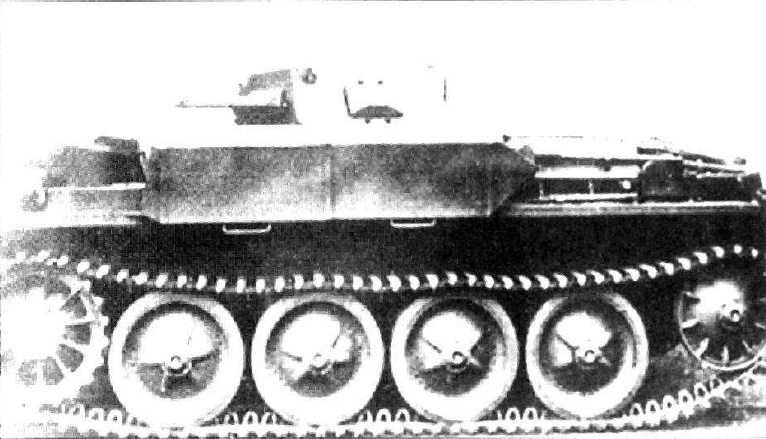 El Panzerkampfwagen II F era una conversión del Panzerkampfwagen II Ausf. D E. Se instaló una nueva torre más pequeña, con una única MG34 en montaje de bola. Para proporcionar una buena visión a los lanzallamas, la torre tenía dispositivos ópticos del tipo normalmente utilizado para el conductor. Estos grandes bloques de cristal estaban protegidos por una visera de bisagra en cada uno de los lados delanteros de la torre. El Panzerkampfwagen II Ausf. D puede identificarse por sus orugas de acero enchavetadas en seco