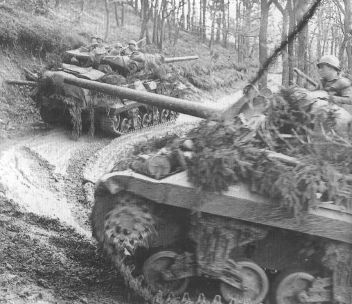 Columna de M10 en el bosque de Hürtgen, octubre de 1944