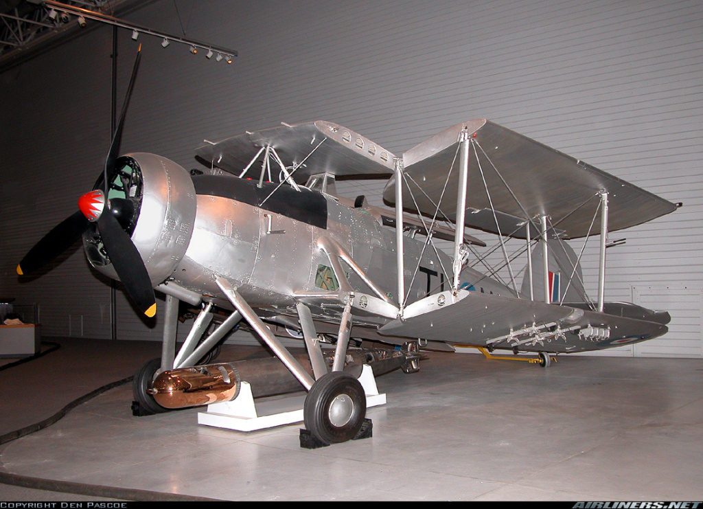 Fairey Swordfish Mk.IV Nº de Serie HS469 conservado en el Shearwater Aviation Museum en Shearwater, Nueva Escocia, Canadá