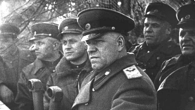 Zhukov en el Frente Oriental dirigiendo las operaciones