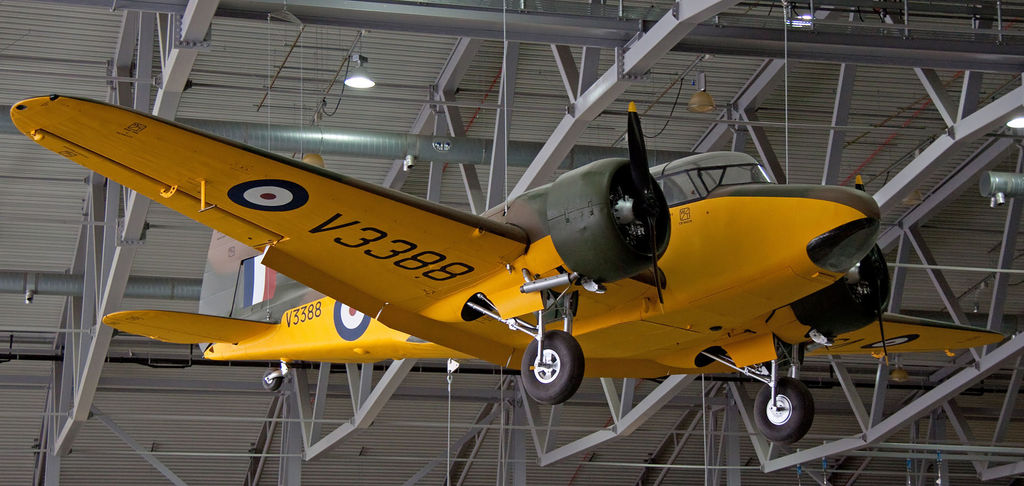 Airspeed AS.10 Oxford Mk I V3388 G-AHTW en exhibición en el Museo Imperial de la Guerra
