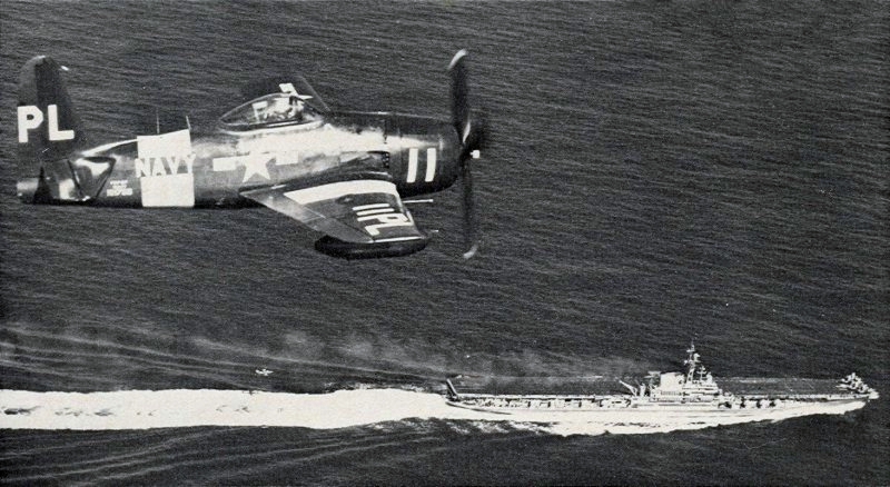 Grumman F8F-2P perteneciente al Escuadrón VC-62 del USS Midway CVB-41, en 1949