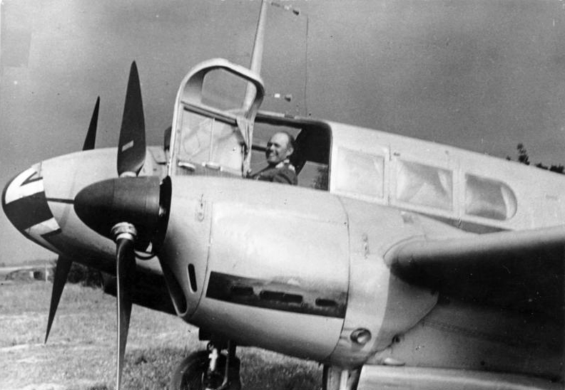 Siebel Fh 104 con el general Albert Kesselring en la cabina