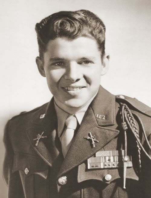 Un jovencito Murphy en el ejército, poco después de terminar la guerra