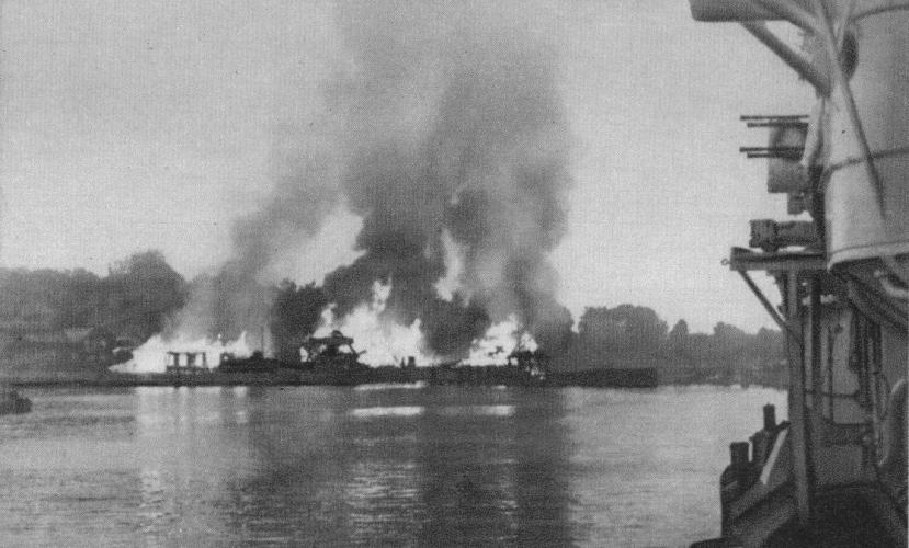 Los efectos del bombardeo naval, Westerplatte en llamas