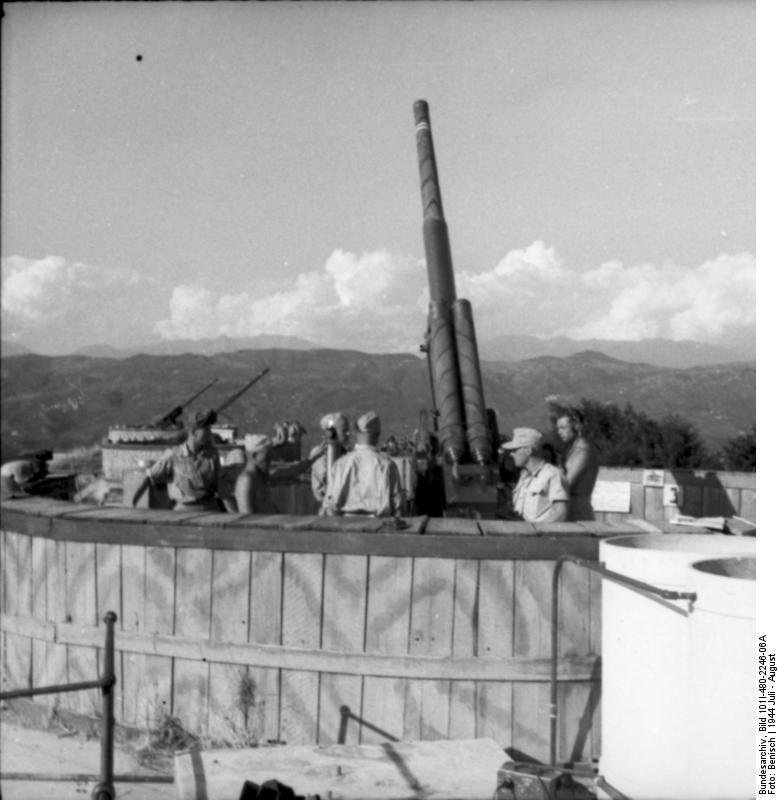 Cañón 90-53 capturado por los alemanes
