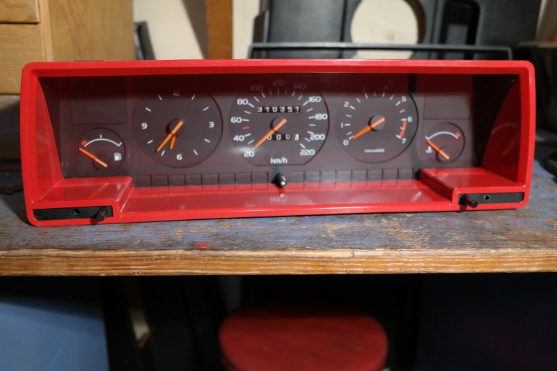 https://s25.postimg.cc/wymyg0d8v/Red_instrumentpanel_volvo_3.jpg