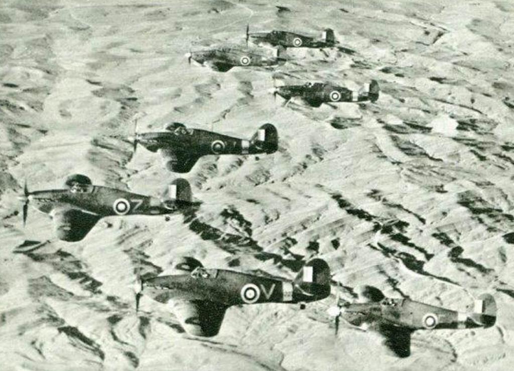 Una formación de Hurricane pertenecientes al Desert Air Force