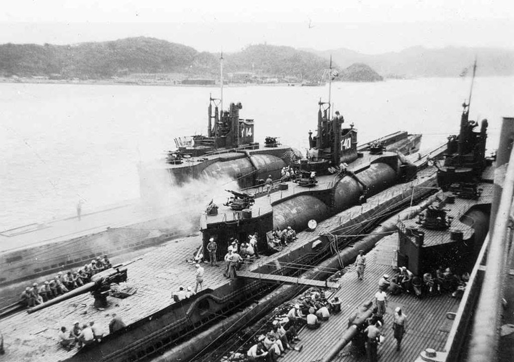 Los Submarinos Japoneses I-400, I-401 e I-14 amarrados en Pearl Harbour al finalizar la Segunda Guerra Mundial