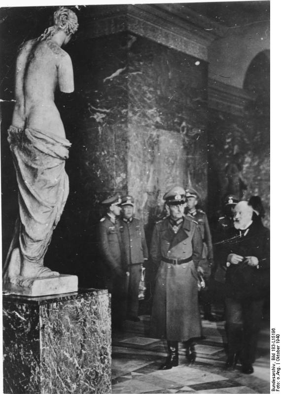 Rundstedt contemplando la Venus de Milo en el Louvre, octubre de 1940