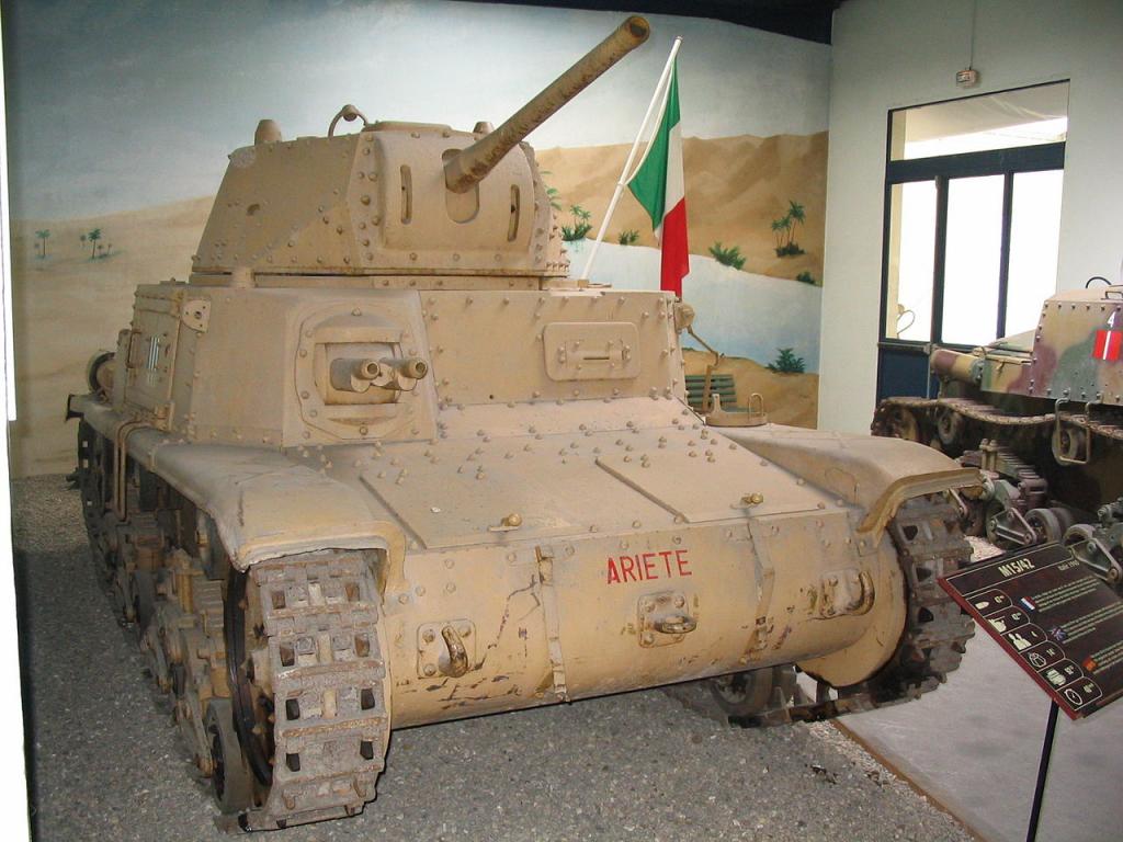M15 42 expuesto en el Musée des Blindés de Saumur, Francia