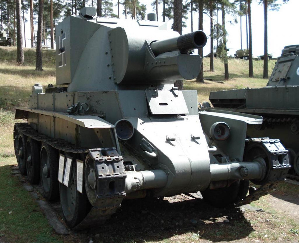 BT-42 conservado en el Finnish Armour Museum, Parola, Finlandia