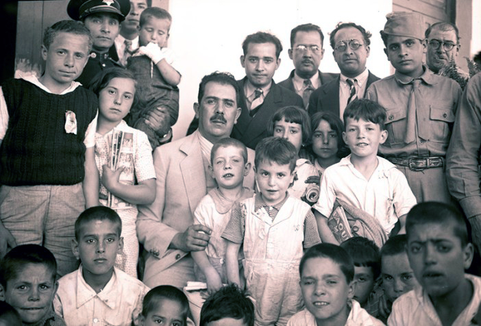 El presidente Lázaro Cárdenas con los Niños de Morelia