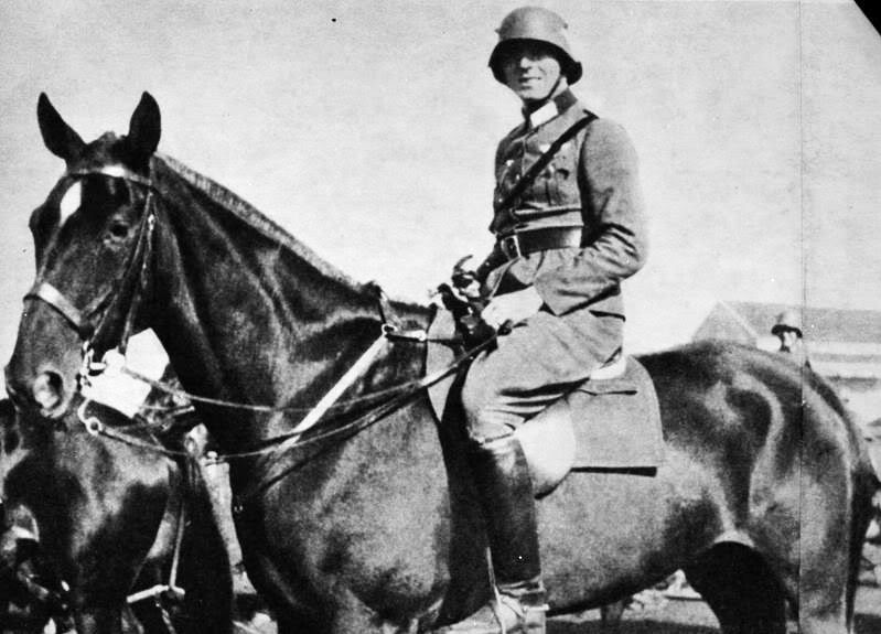Stauffenberg en el Regimiento de Caballería en 1936