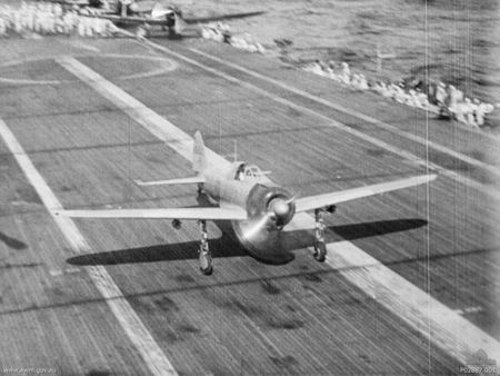 A6M despegando durante la Batalla de las Islas Santa Cruz en 1942