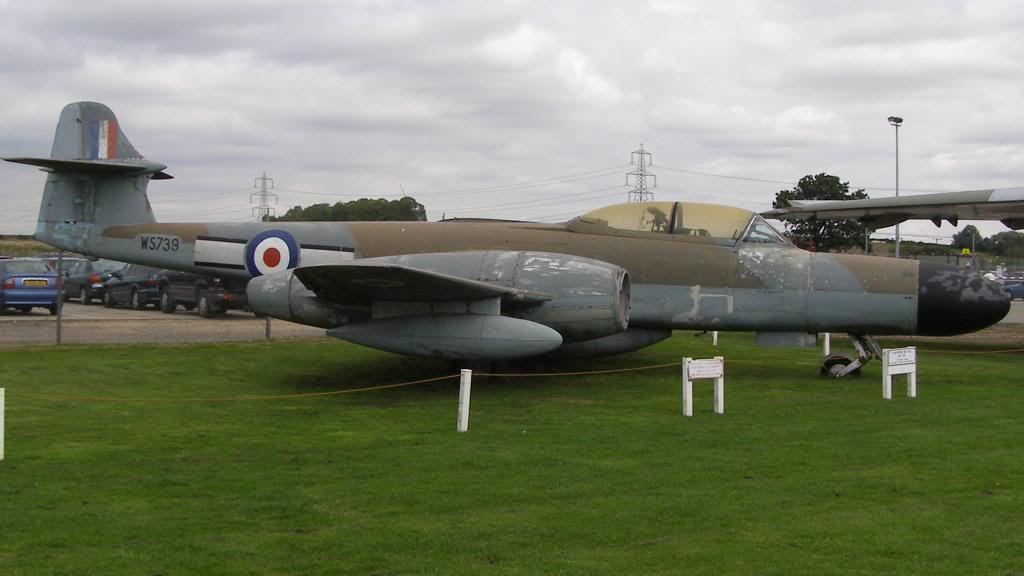 Gloster Meteor NF14 Nº WS739 de la RAF conservado en el Newark Air Museum